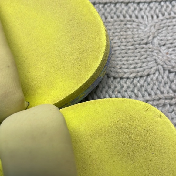 UGG sandals kids size 3 - Picture 7 of 9